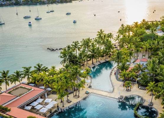 Mauricia Beachcomber Resort & Spa 1