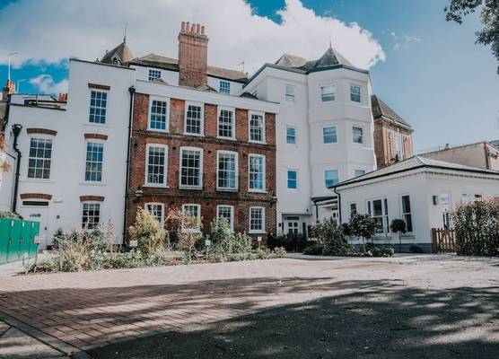 Cavendish House with Secure, Allocated Parking, 2 mins walk from Windsor Castle 1