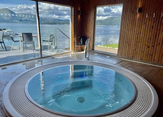 Holly Tree Hotel, Swimming Pool & Hot Tub 1