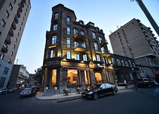 Boulevard Hotel 1