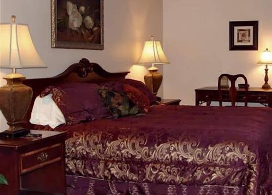 Colonie inn and Suites 1