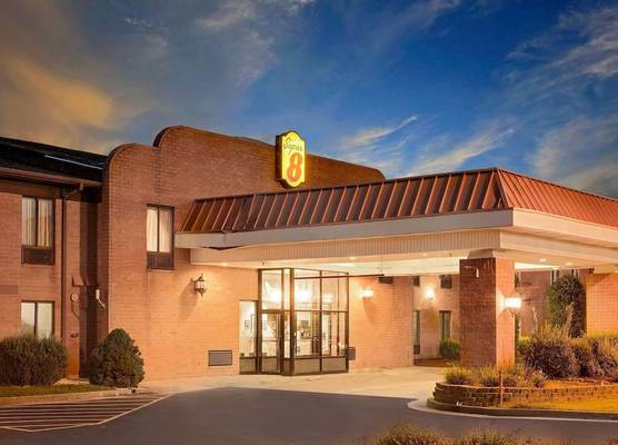 Super 8 by Wyndham Metropolis 1