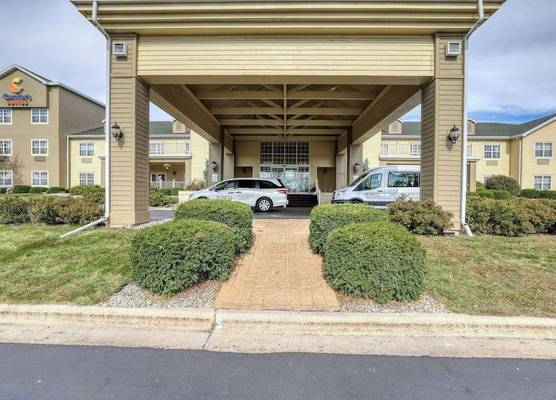 Comfort Suites Appleton Airport 1