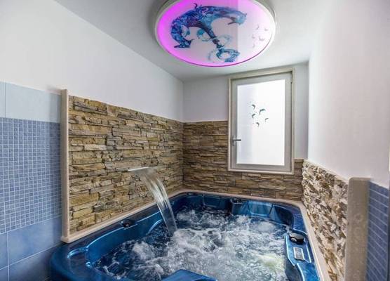 De Vivo Realty - Blue Angels Relais 1