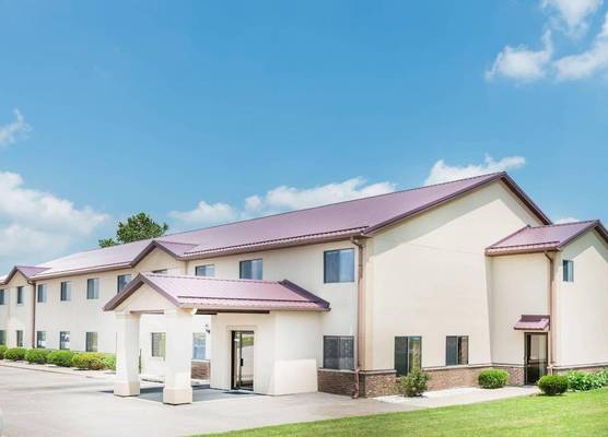Super 8 by Wyndham Paris IL 1