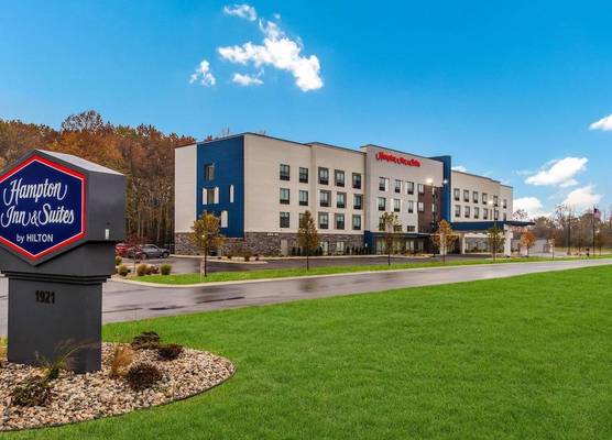 Hampton Inn & Suites Benton Harbor, MI 1