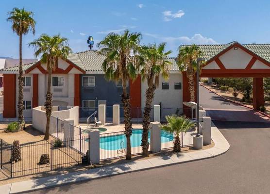 Days Inn by Wyndham Phoenix West 1