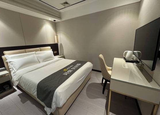 Golden Valley One Hotel Sports Center 1