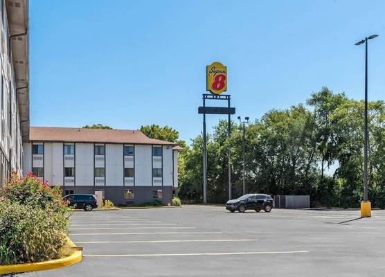 Super 8 by Wyndham Terre Haute 1
