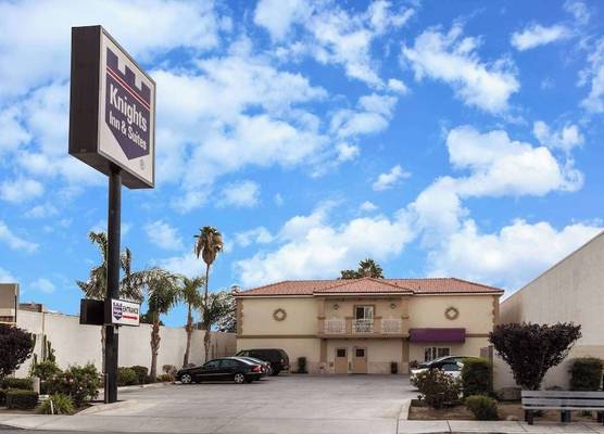 Howard Johnson by Wyndham Bakersfield 1