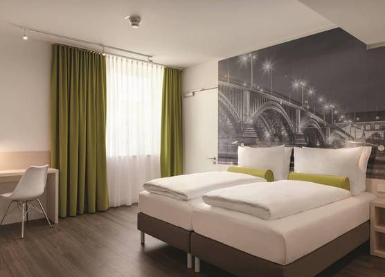 Super 8 by Wyndham Mainz Zollhafen 1