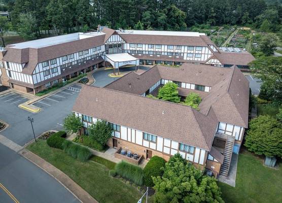 The English Inn of Charlottesville 1