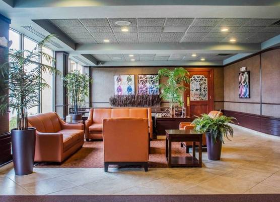 Clarion Hotel & Suites Riverfront 1