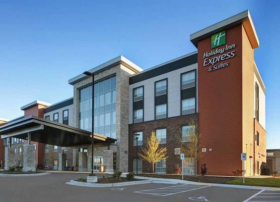 Holiday Inn Express & Suites MILWAUKEE - BROOKFIELD by IHG 1