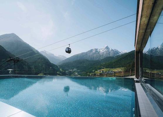 Grünwald Resort Sölden Appartements und Chalets mit Pool 1