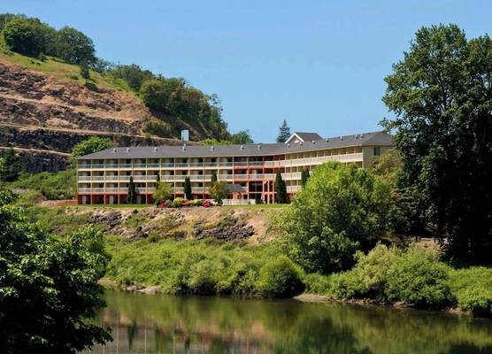 The Lodge at Roseburg 1