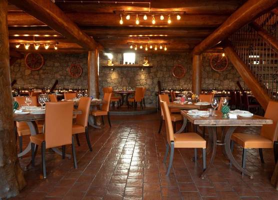 Etna Quota Mille Boutique Hotel, Typical Sicilian Food & Wine 1