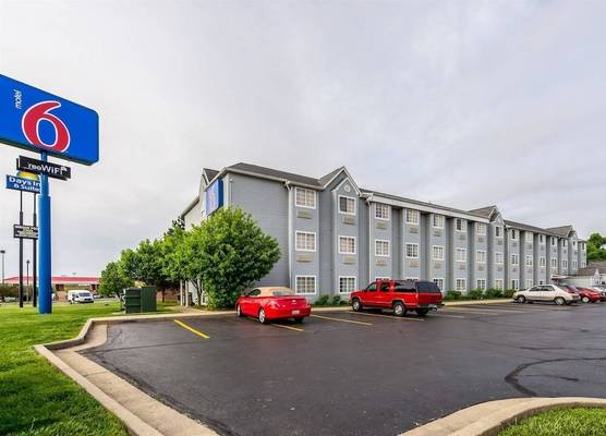 Motel 6 Indianapolis Carmel 1