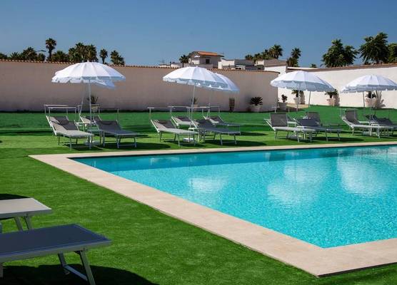 Bee Queen Hotel 1