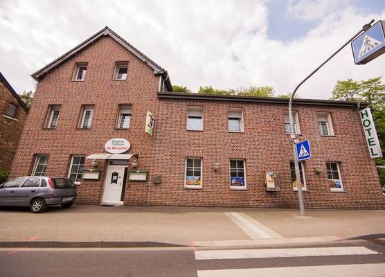 Hotel Burghof 1
