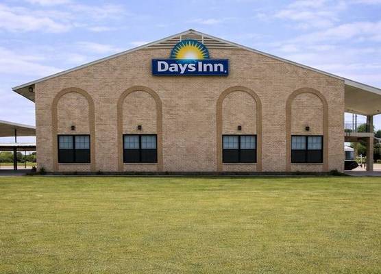 Days Inn & Suites by Wyndham - Canton First Monday Trade Days 1