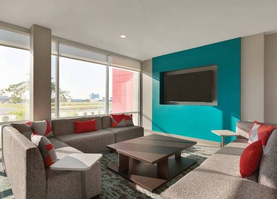 avid hotel MACON NORTH by IHG 1