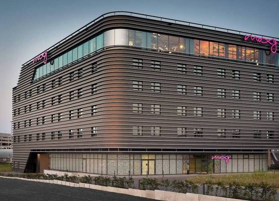 Moxy Cologne Bonn Airport 1