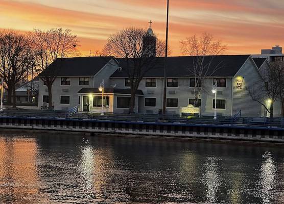 Harbor Winds Hotel 1