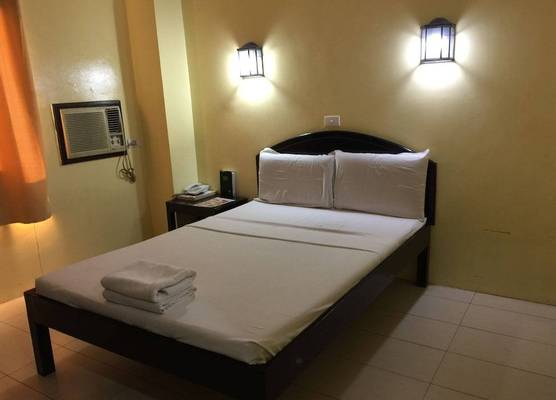 Sampaguita Suites Plaza Garcia 1