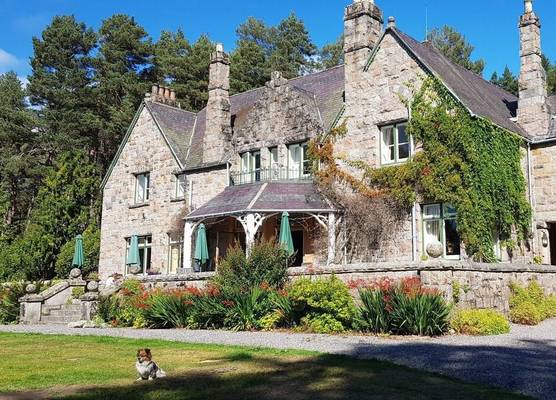 Cambus O' May Traditional Highland Hotel 1
