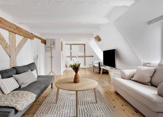 Sanders Penny - Chic 3-bdr Apt in City Center 1