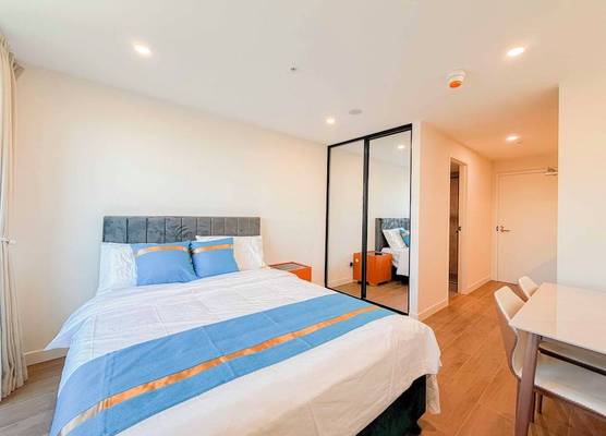 Auburn Studio, Entire Studio with Ensuite toilet and kitchen 1