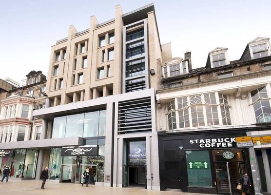 Premier Inn Edinburgh - Princes Street 1