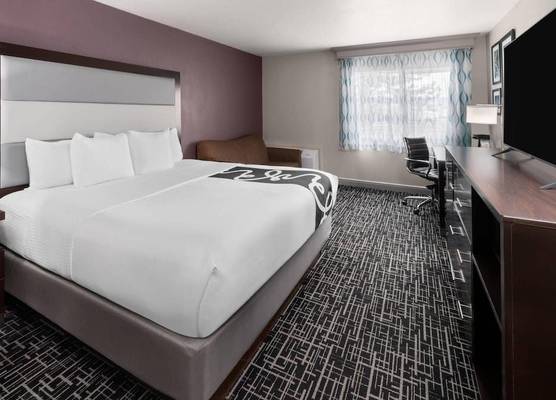 La Quinta Inn & Suites by Wyndham Fort Collins, Colorado 1