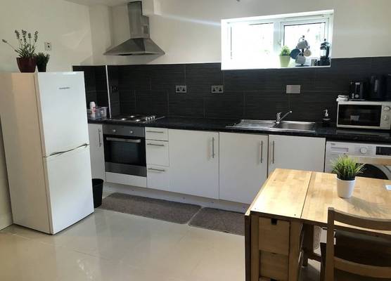 2 bedroom Apartment Heathrow Airport 1