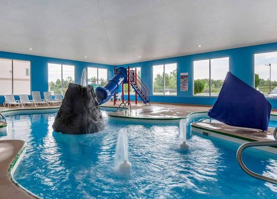Comfort Suites Escanaba West 1