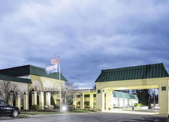 Ramada by Wyndham Indiana 1