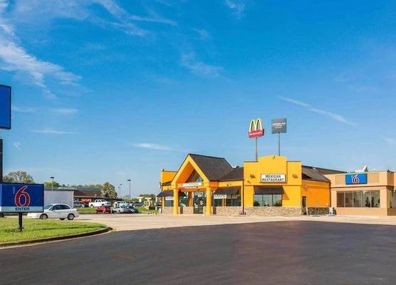 Motel 6-Clarksville, TN 1