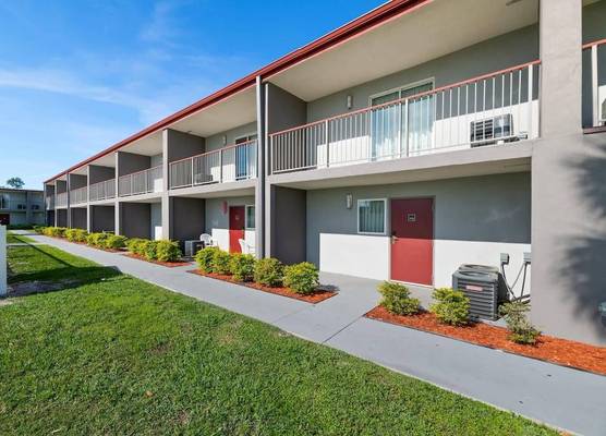 Quality Suites Wildwood - The Villages 1