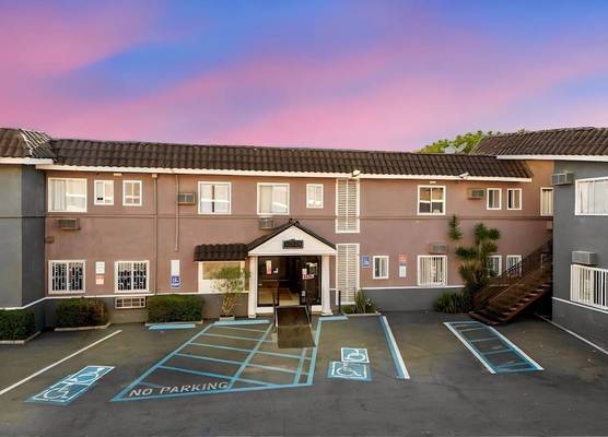 Encore Inn Inglewood 1