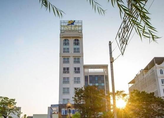 THE SHINE HOTEL 1
