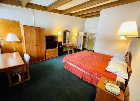 Knights Inn Liberty 1