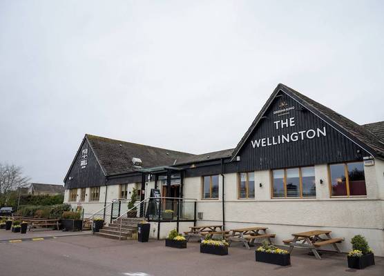 Wellington Hotel by Greene King Inns 1