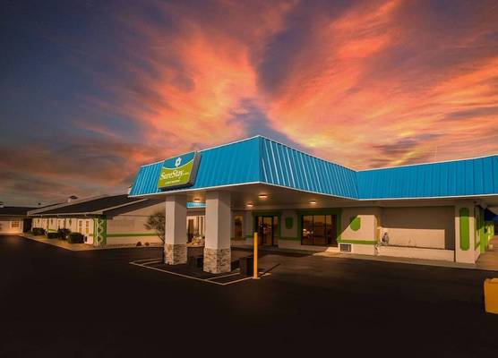 SureStay Hotel by Best Western Higginsville 1