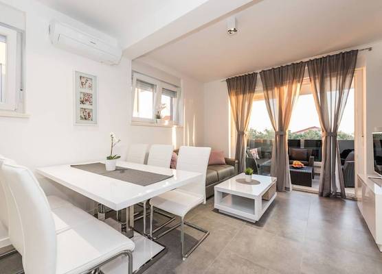 Villa Magnifica apartments with pool 1