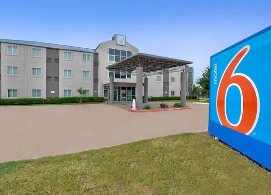 Motel 6-Benbrook, TX - Fort Worth 1