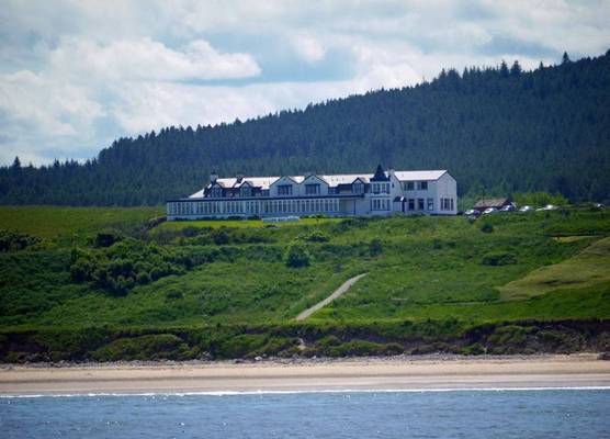 Cullen Bay Hotel 1