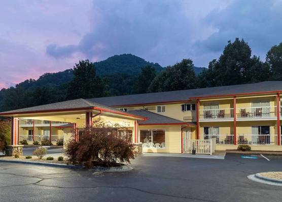 Ramada by Wyndham Maggie Valley 1
