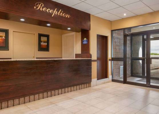 Days Inn by Wyndham Renfrew Conference Centre 1