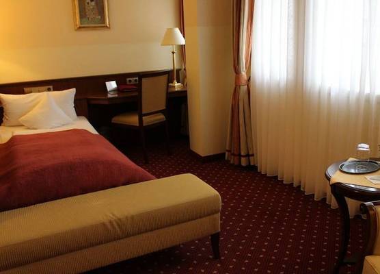 Landhotel Zum Hessenpark 1